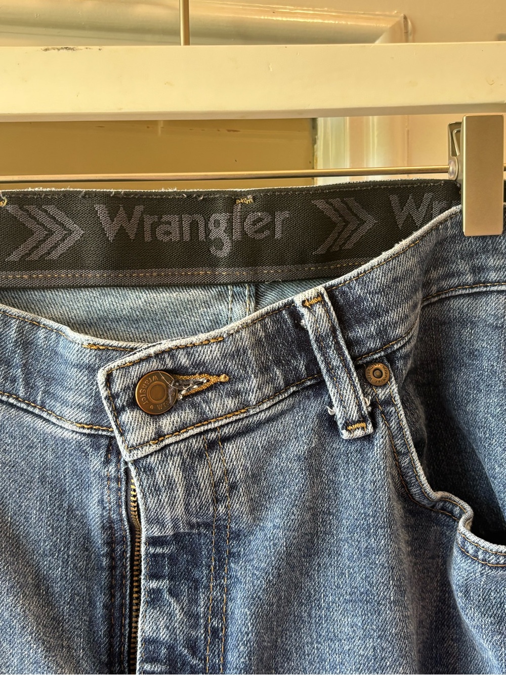Wrangler Comfort Flex Waistband Regular Fit Jeans 34x32 Medium Wash - Picture 3 of 10